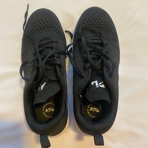 Black APL Techloom Pro. Size 7.